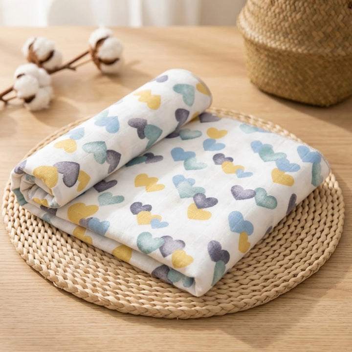 Rainy Scutec din muselină pentru bebeluși 50x110 cm. Inimioare albastre