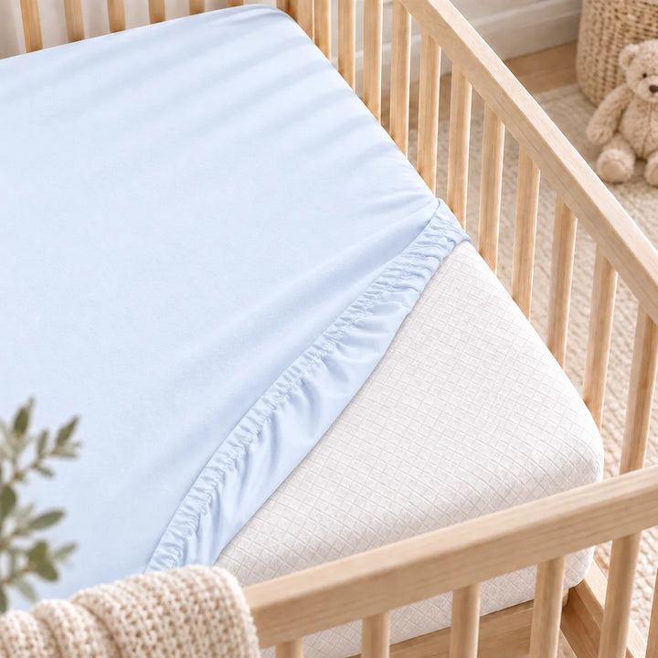 Rainy Set cearșaf de pat pentru bebeluși din jerse cu elastic și protecție matlasată Lux 60x120 cm. alb