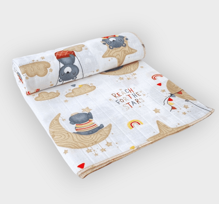 Rainy Scutec textil din muselină pentru bebeluși 50x110 cm. Ursuleț pe lună, bej