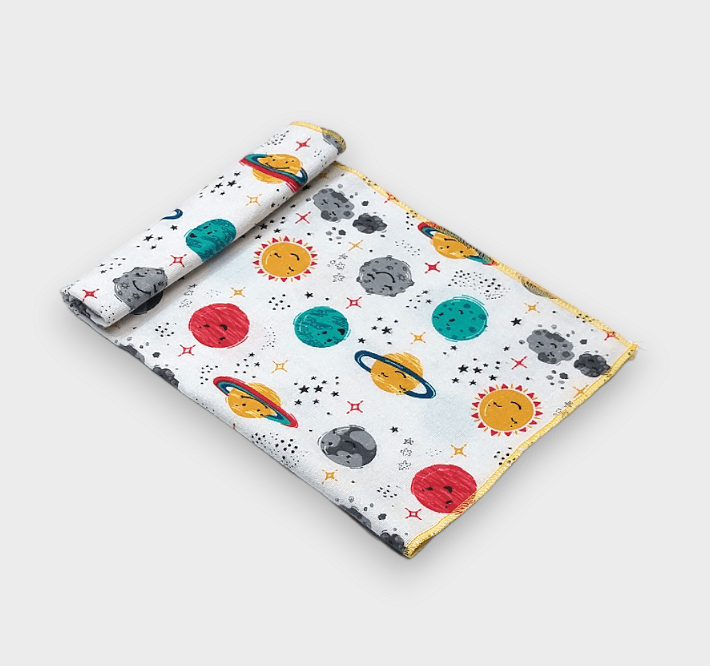 Rainy Scutec textil pentru bebeluși din finet 35x80 cm „Galaxia”