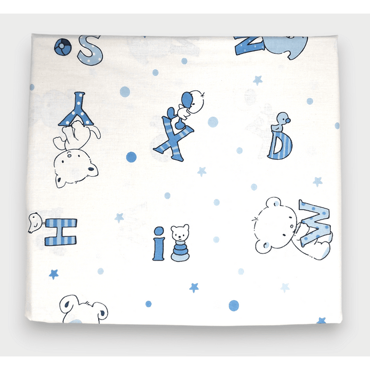 Rainy Cearșaf de bebe cu elastic 65x110 cm. Ursuleț albastru cu litere