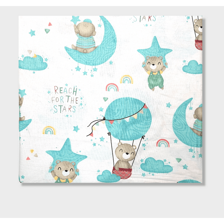 Rainy Cearșaf pentru bebeluși cu elastic 70x140 cm. Ursuleț pe lună, culoare rezeda