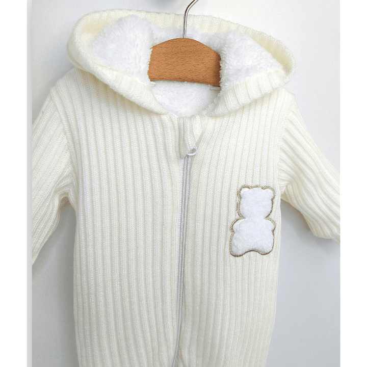 Salopetă tricotată pentru bebeluși Rainy „White bear”, 56–80 cm, culoare ecru