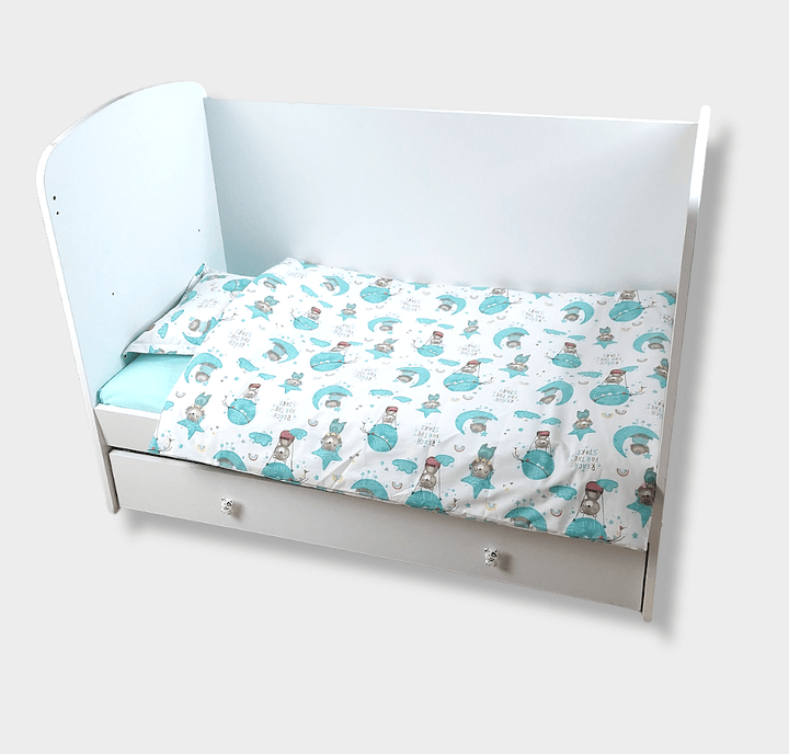 Rainy Set de lenjerie de pat pentru bebeluși 3 piese 60x120 cm. Ursuleț pe lună verde