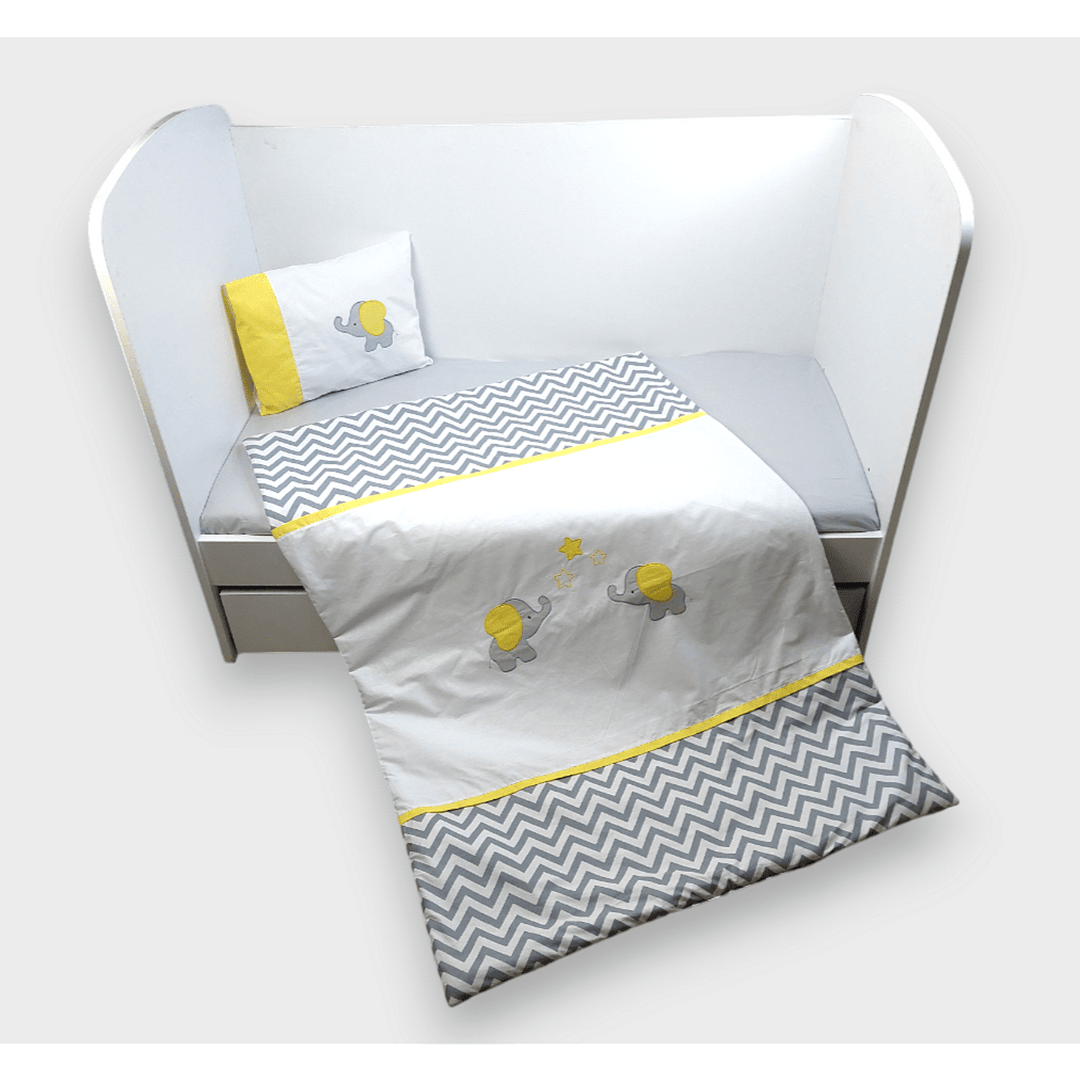 Rainy Set lenjerie de pat pentru bebeluși 3 piese 65x110 cm. Elefant și Bufniță
