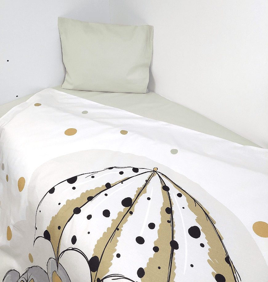 Rainy Set de lenjerie de pat pentru bebeluși 3 piese 70x140 cm. Ursuleț gri cu umbrelă