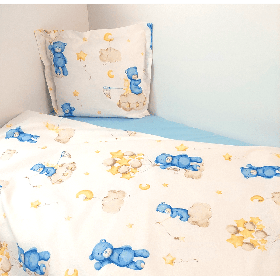 Set de lenjerie pentru pătuț Rainy, 3 piese, 70x140 cm. Ursuleț albastru pe un nor