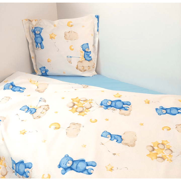 Set de lenjerie pentru pătuț Rainy, 3 piese, 70x140 cm. Ursuleț albastru pe un nor