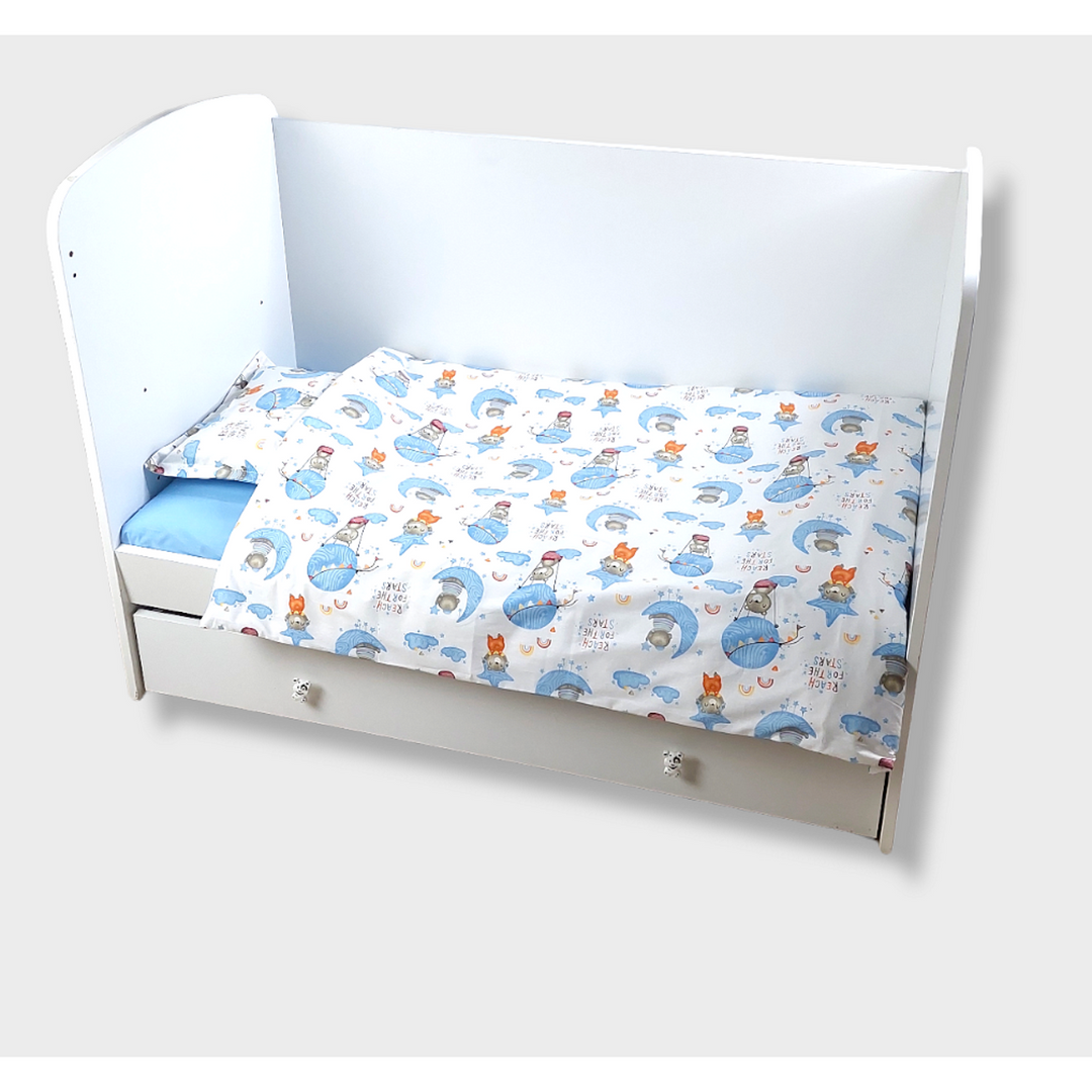 Rainy Set de pat pentru bebeluși 4 piese 60x120 cm. Ursuleț pe lună albastru