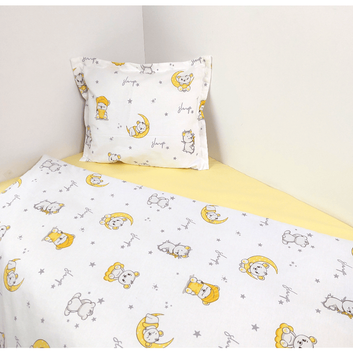 Rainy Set de lenjerie de pat pentru bebeluși 4 piese 60x120 cm. Lună galbenă cu ursuleț