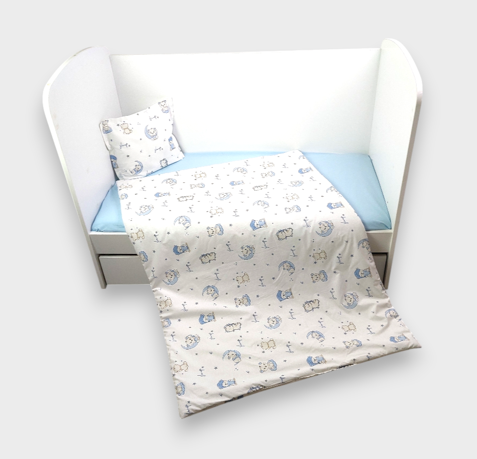 Rainy Set de lenjerie de pat pentru bebeluși 4 piese 70x140 cm. Lună albastră cu ursuleț