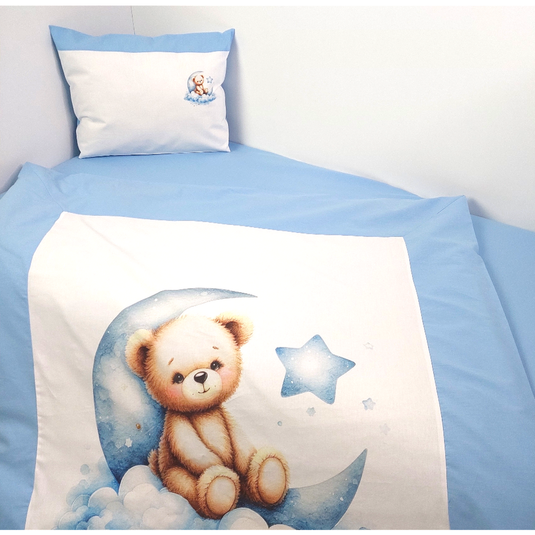 Rainy Set de lenjerie de pat pentru bebeluși 5 piese 60x120 cm. Ursuleț lunar albastru