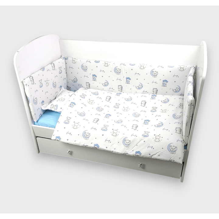 Rainy Set de lenjerie de pat pentru bebeluși 5 piese 60x120 cm. Lună albastră cu ursuleț
