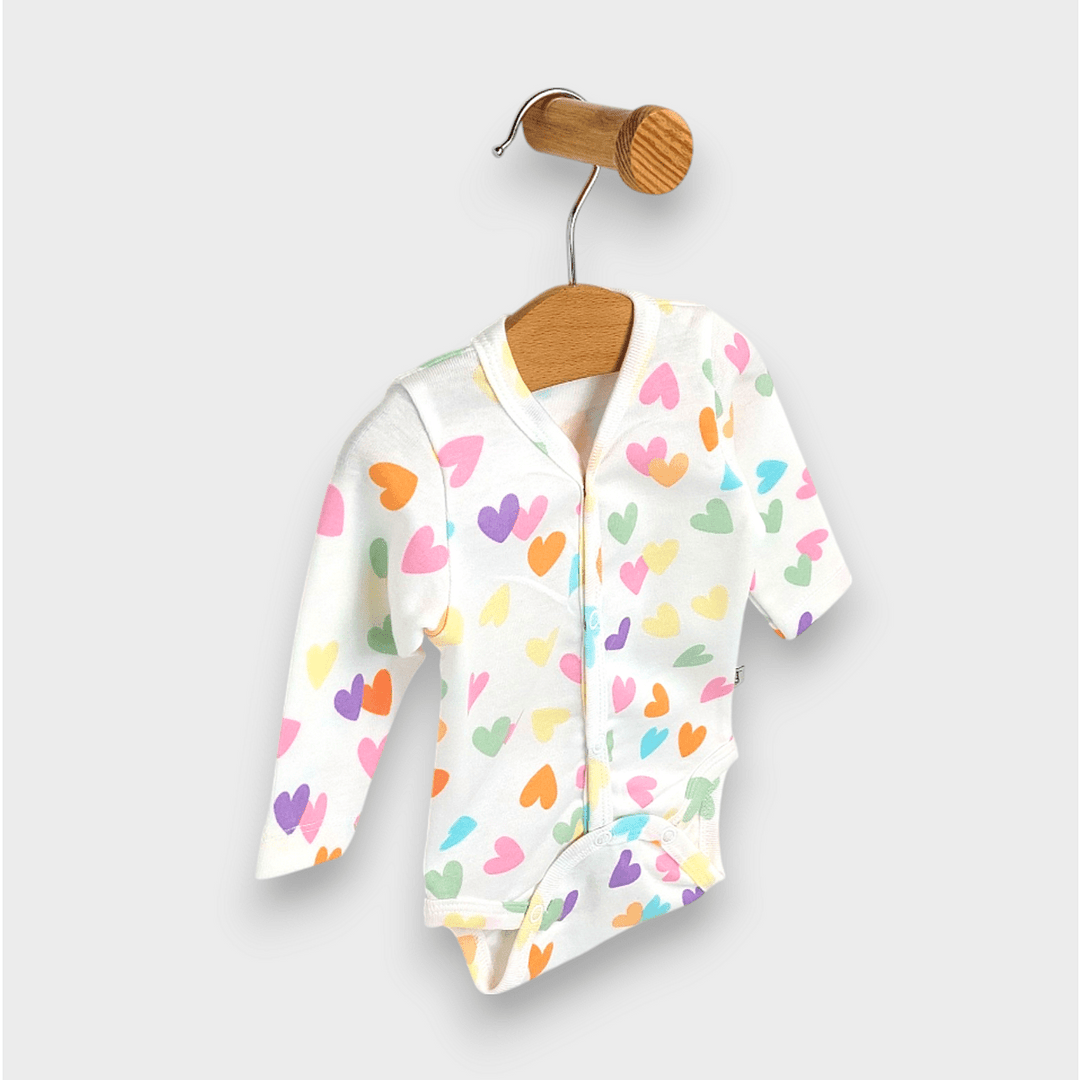 Rainy Body pentru bebeluși cu mâneci lungi și închidere frontală 48 - 62 cm. Inimioare colorate