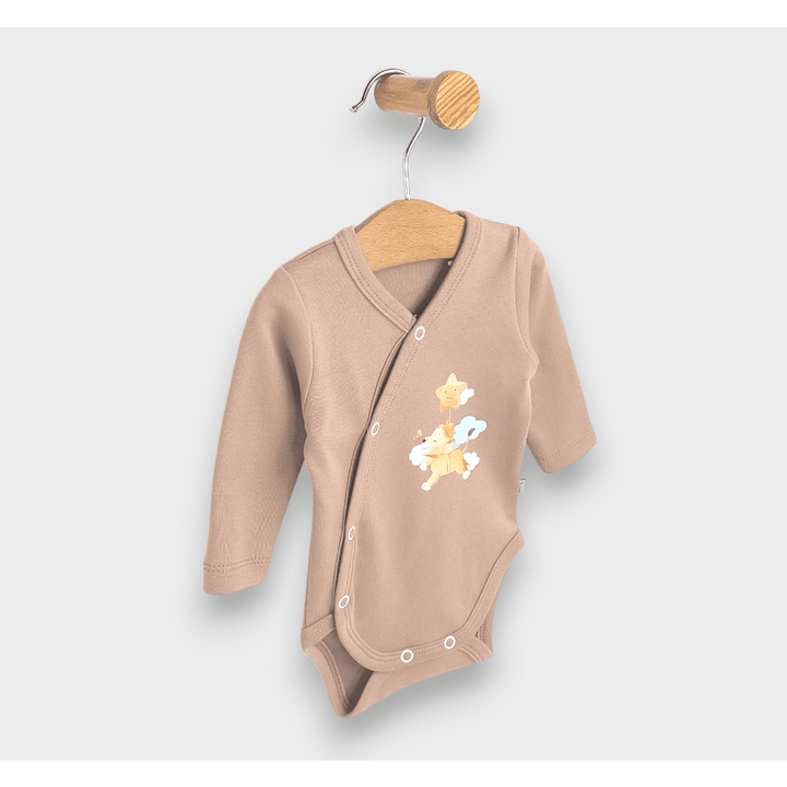 Body pentru bebeluși Rainy cu închidere laterală „Leu cu stea”, 48–74 cm, culoare migdală
