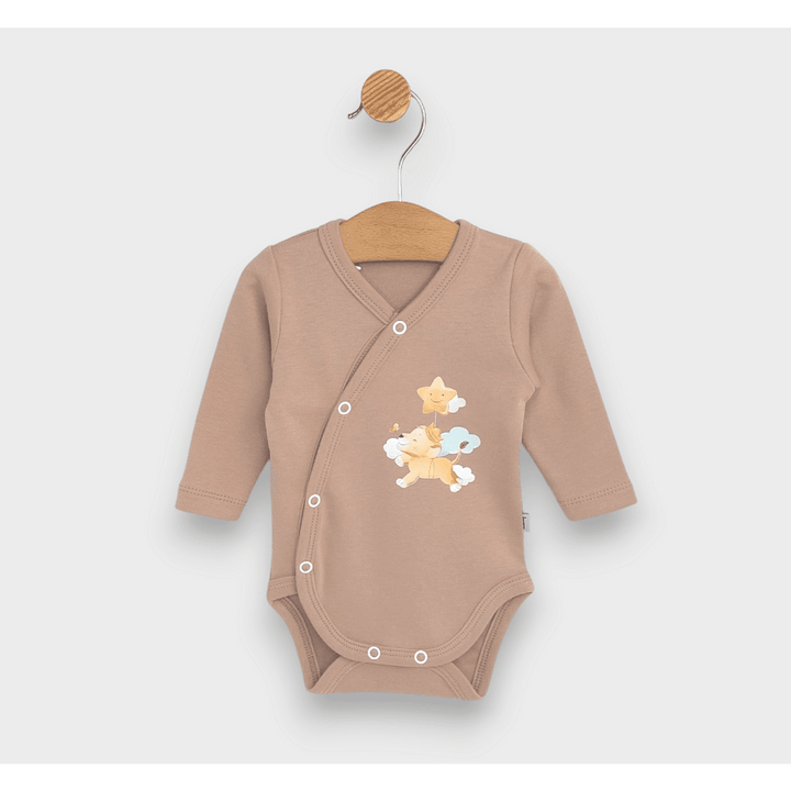 Body pentru bebeluși Rainy cu închidere laterală „Leu cu stea”, 48–74 cm, culoare migdală