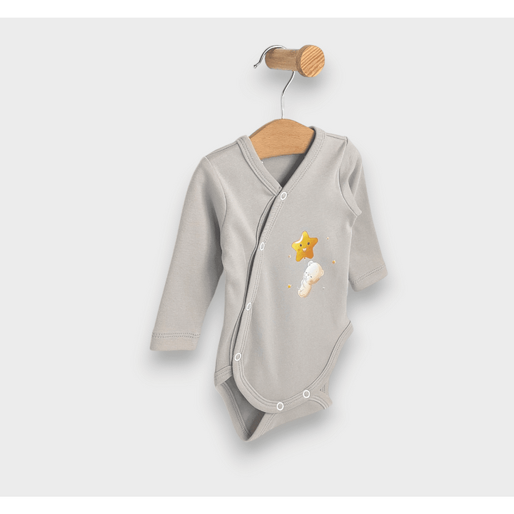 Body pentru bebeluși Rainy cu închidere laterală, cu ursuleț și stea, 48 - 74 cm, culoare cacao cald