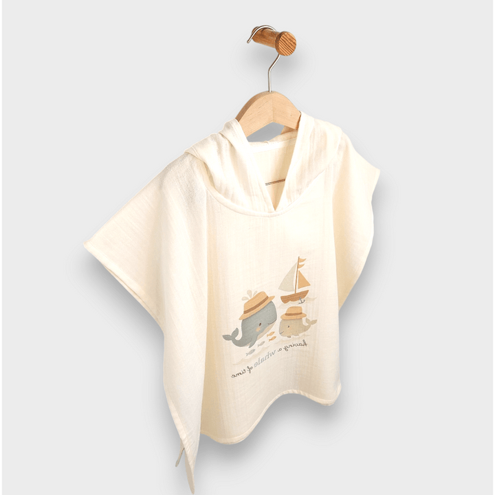 Rainy Poncho din muselină pentru bebeluși cu glugă Whales Beige