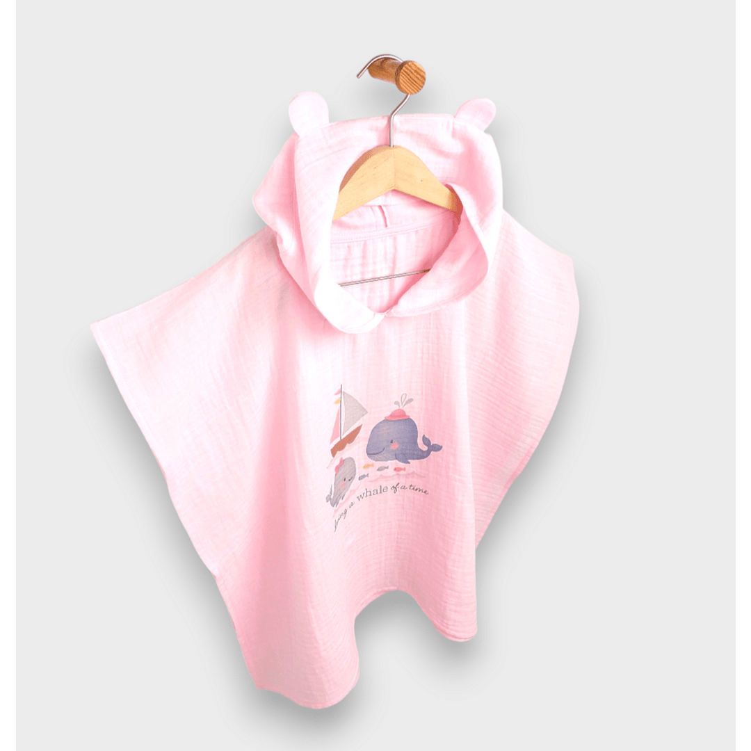 Rainy Poncho din muselină pentru bebeluși cu glugă Whales Pink