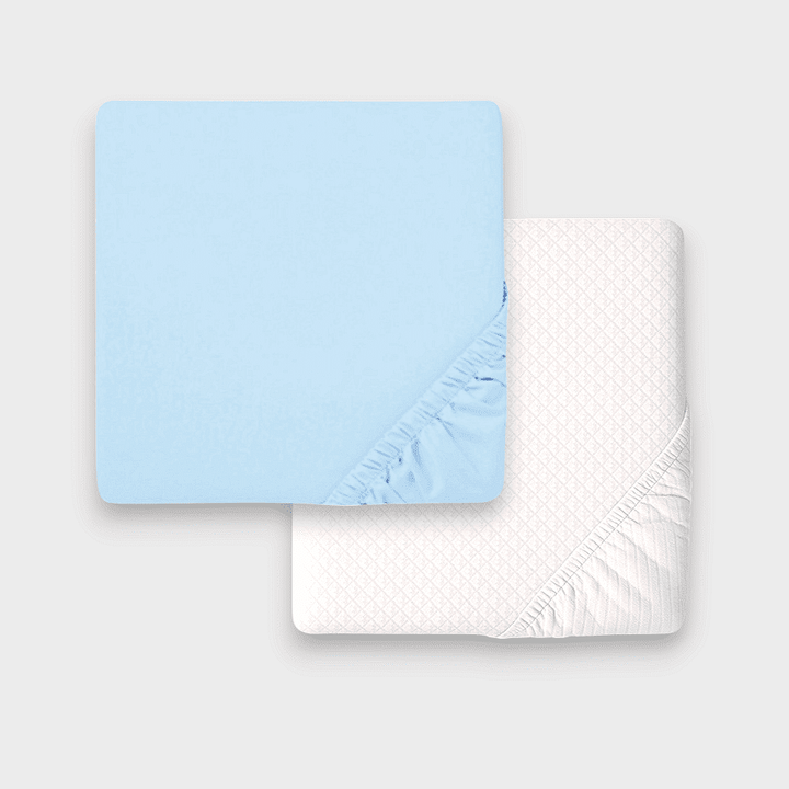 Rainy Set cearceaf tricotat pentru bebeluși cu elastic și protecție matlasată Lux 70x140 cm. albastru
