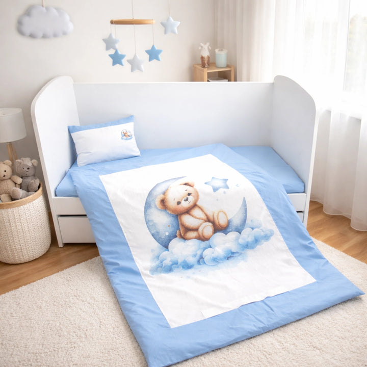 Rainy Set de lenjerie de pat pentru bebeluși 5 piese 60x120 cm. Ursuleț lunar albastru